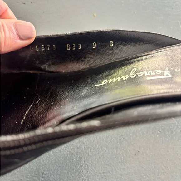 Salvatore Ferragamo Womens Black Suede & Patent Leather Wingtip Mules size 9 - Picture 8 of 9